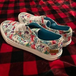 BLOWFISH Barely worn women’s loafers.